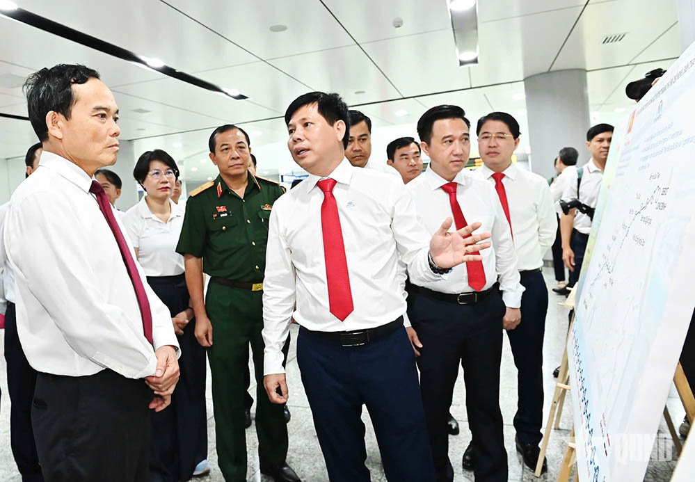 Đoàn đại biểu dự Đại hội Đảng bộ TP Hồ Chí Minh thực hiện các hoạt động trước đại hội