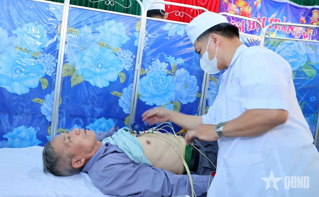 Bệnh viện Quân y 211: Khám bệnh, cấp thuốc miễn phí cho hơn 1.000 người dân