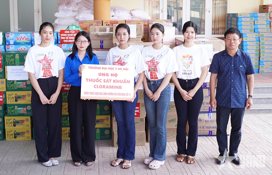 Hoa hậu Việt Nam tham gia tiếp sức đồng bào vùng lũ Thái Nguyên