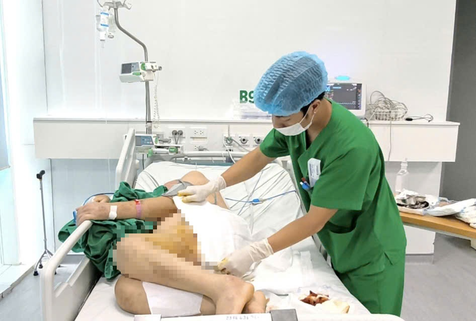 Chủ quan với vài nốt mụn nhỏ, cụ ông 76 tuổi rơi vào tình trạng nguy kịch
