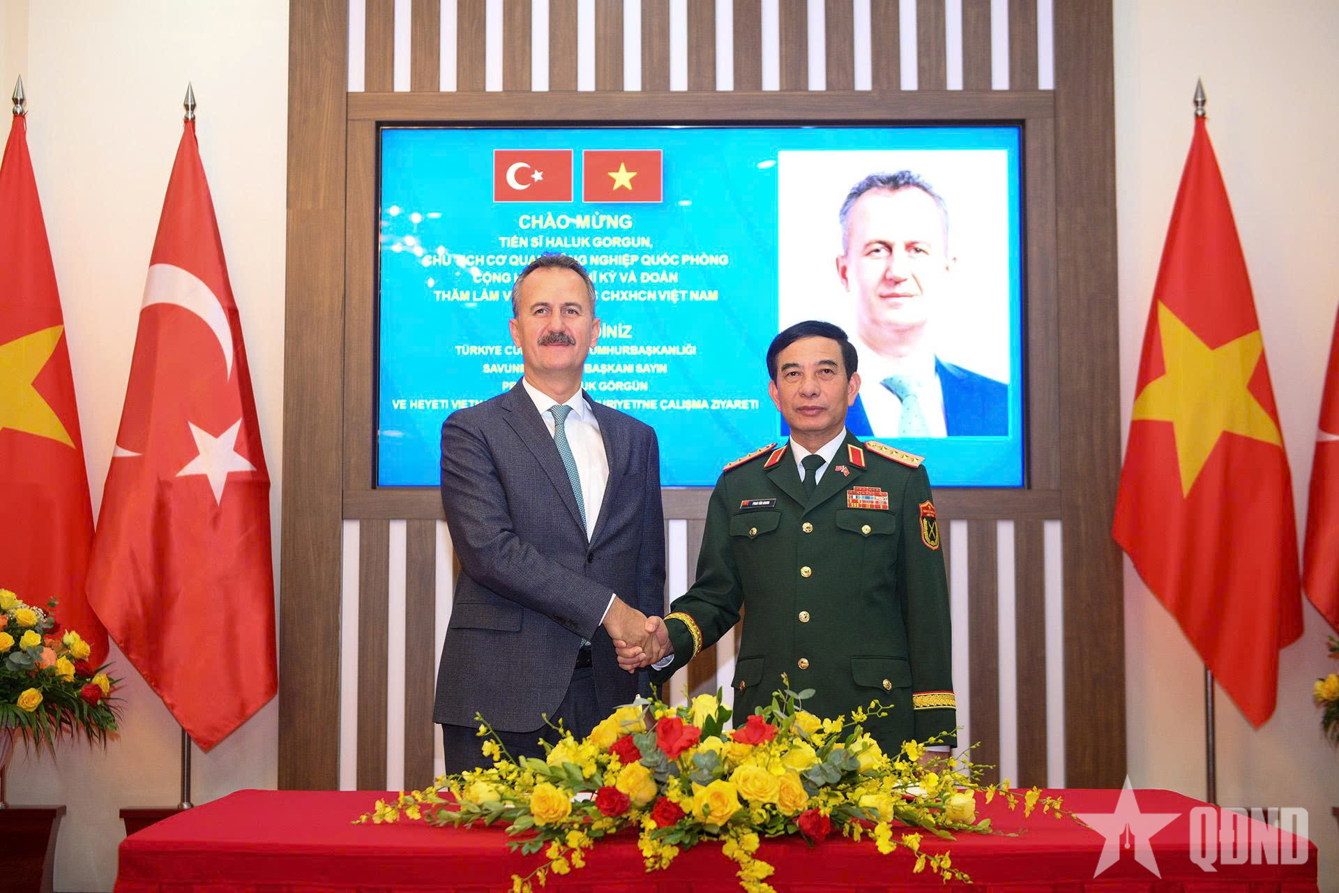 Đại tướng Phan Văn Giang hội đàm với Chủ tịch Cơ quan Công nghiệp quốc phòng Thổ Nhĩ Kỳ