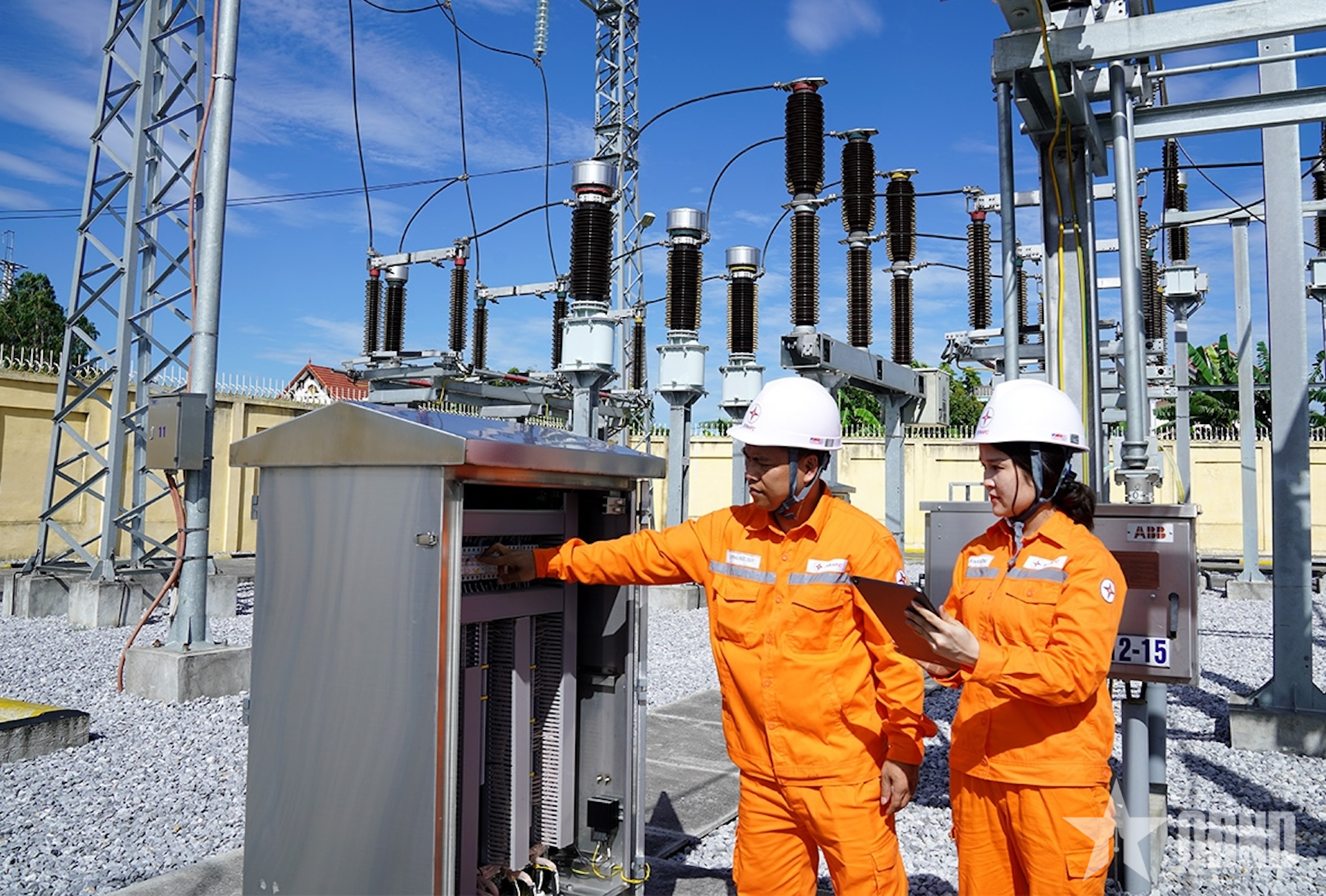 Vững vàng vượt khó, EVNNPC hoàn thành toàn diện các chỉ tiêu