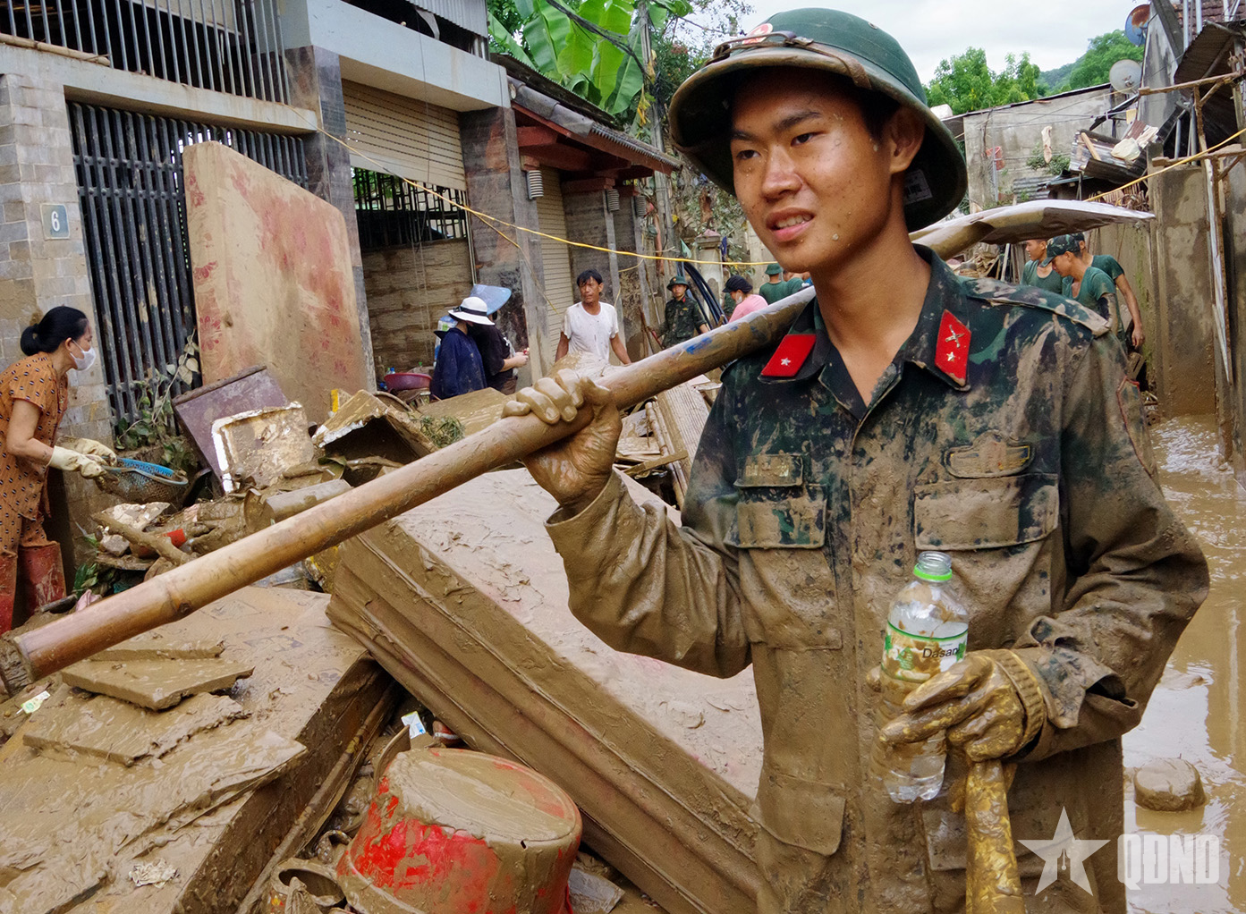 'Vì nhân dân quên mình