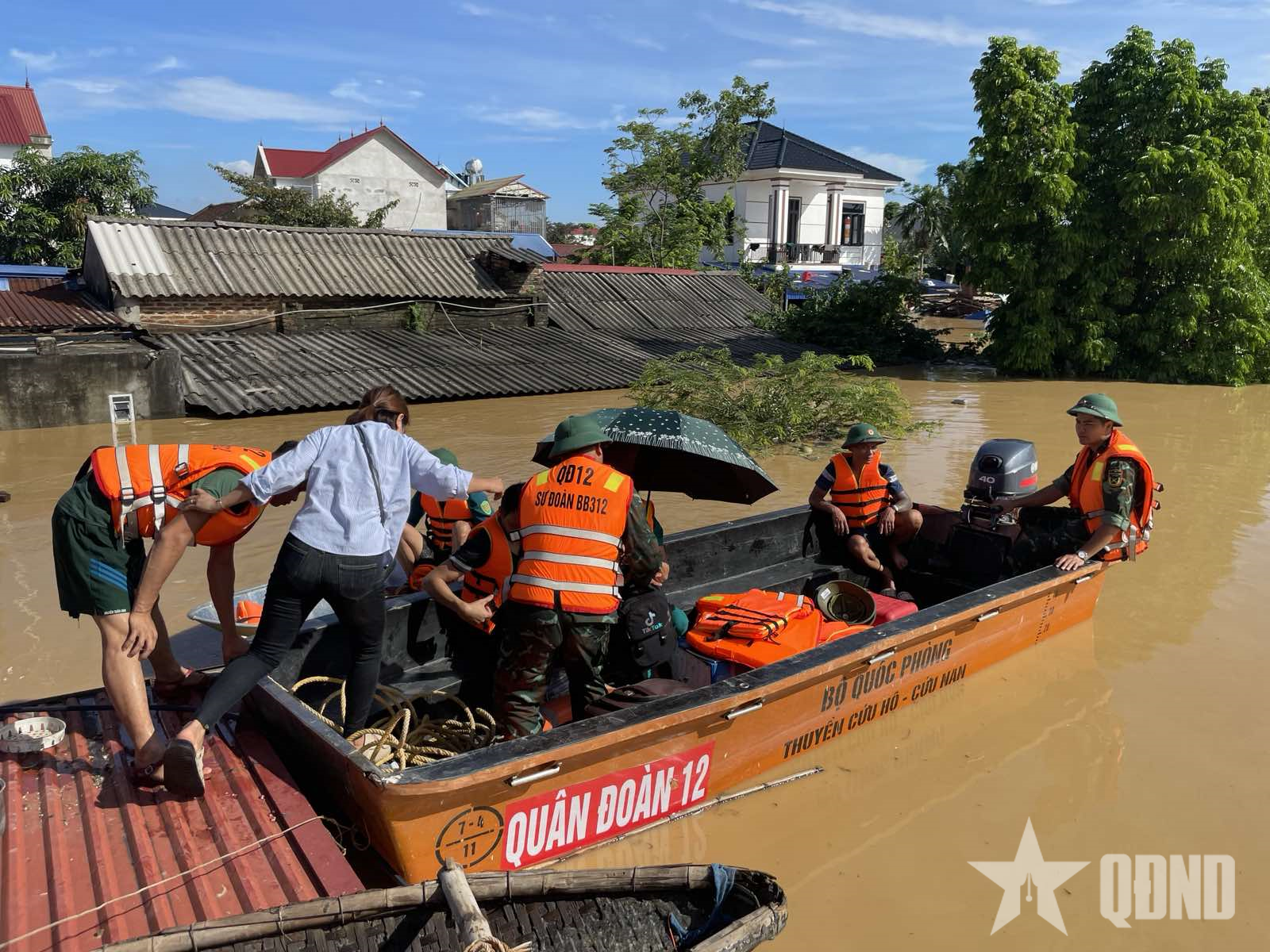 Nỗ lực giúp nhân dân vượt qua nguy khó