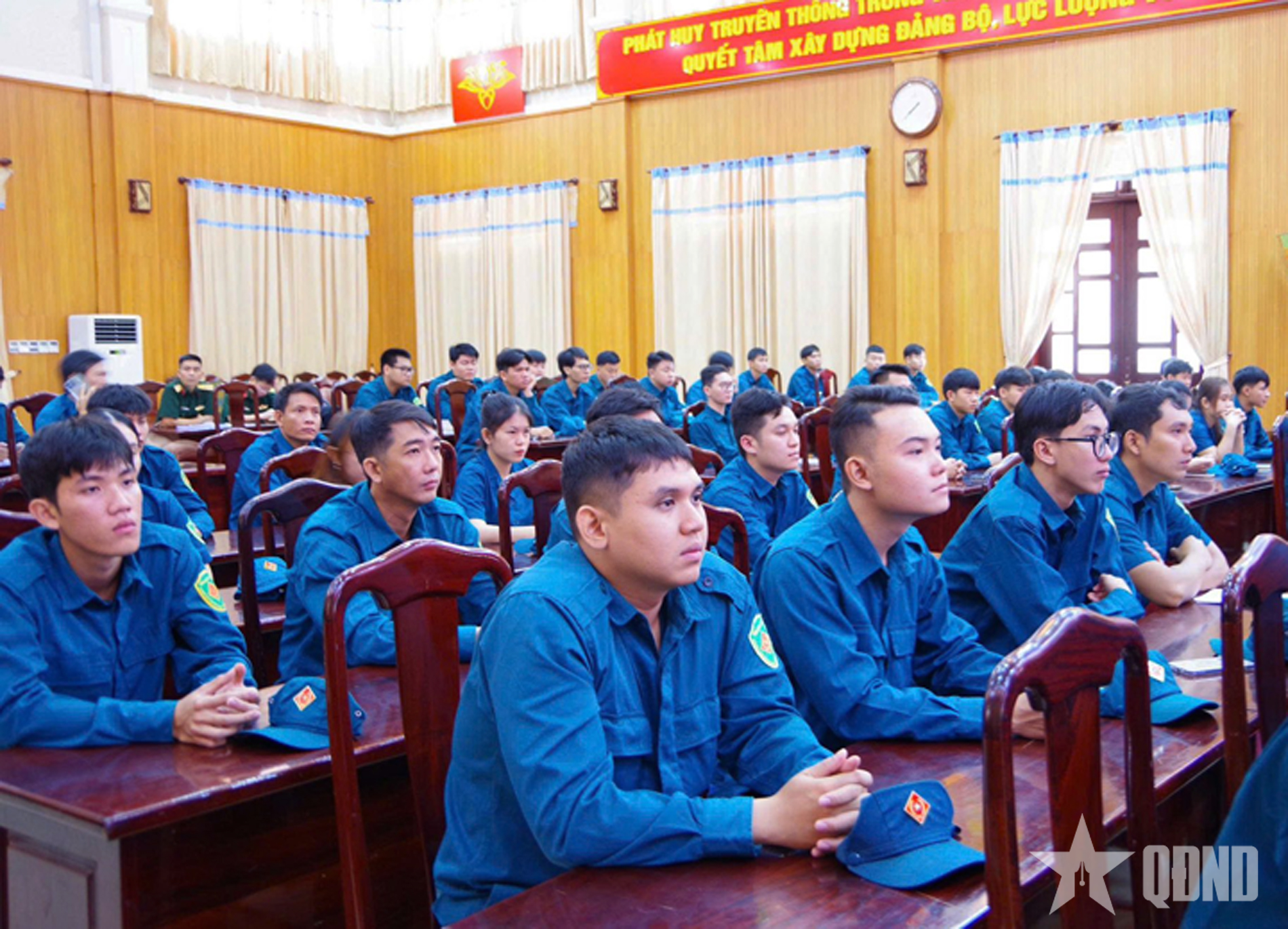 Huấn luyện bổ sung cho lực lượng dân quân thường trực