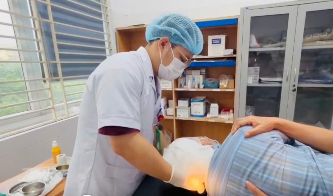 Biến chứng nặng do đắp lá chữa zona