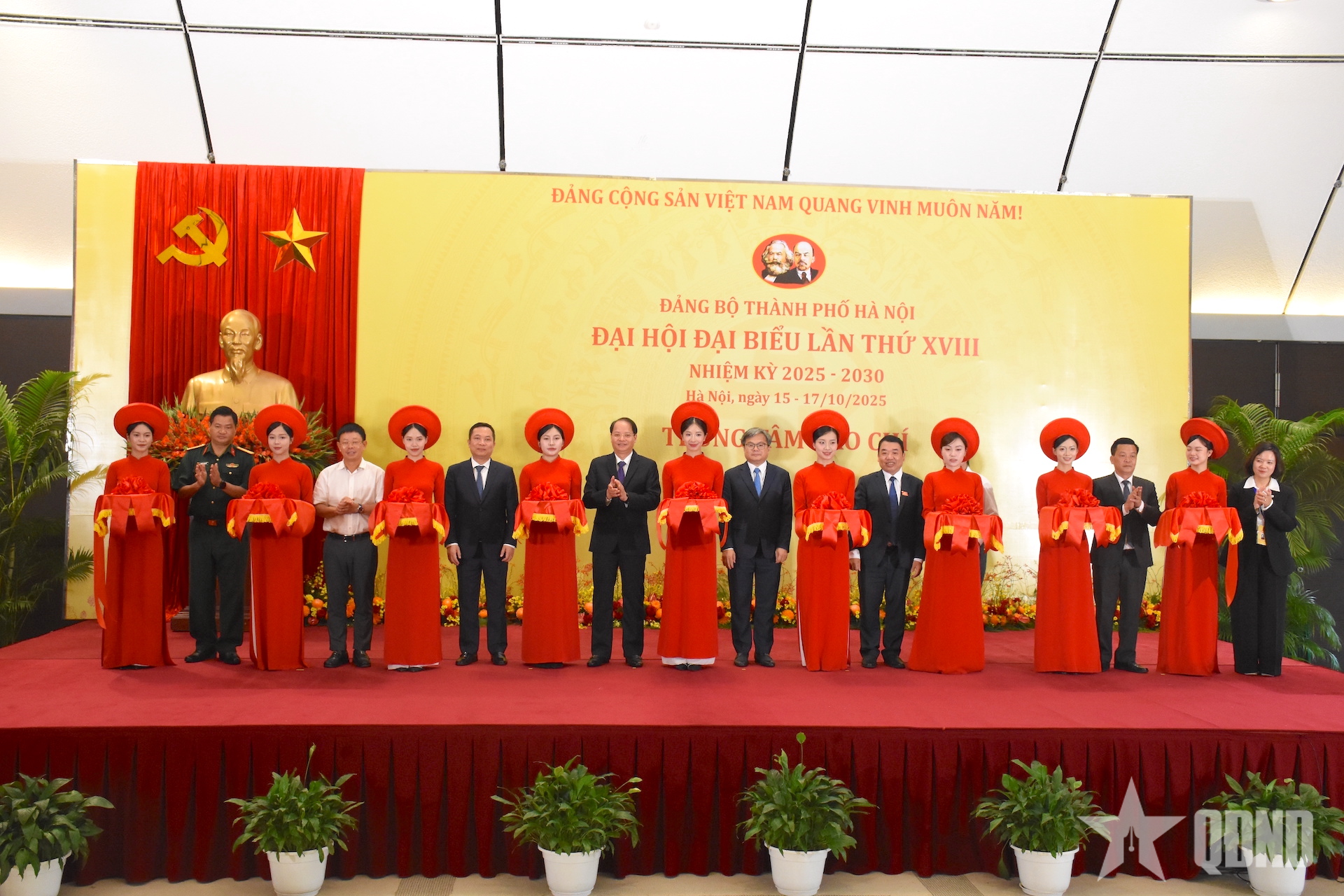 Khai trương Trung tâm báo chí phục vụ Đại hội đại biểu Đảng bộ TP Hà Nội lần thứ XVIII 