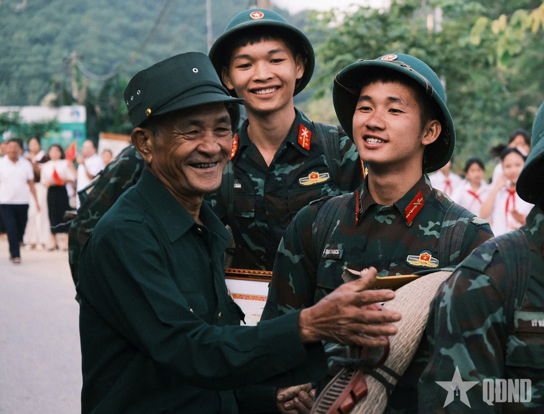 Ở lại trong lòng dân