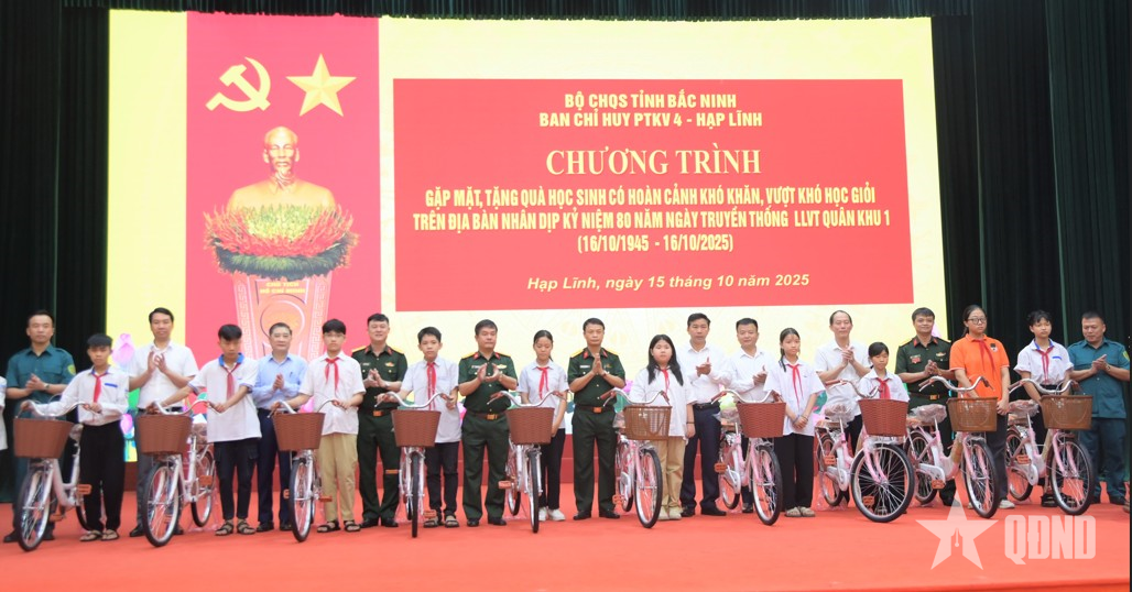 Bắc Ninh: Trao quà tặng các cháu học sinh vượt khó học giỏi 