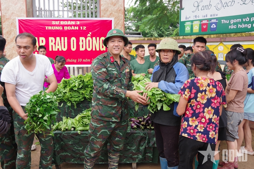 “Sạp rau sạch 0 đồng” lắng đọng tình quân dân