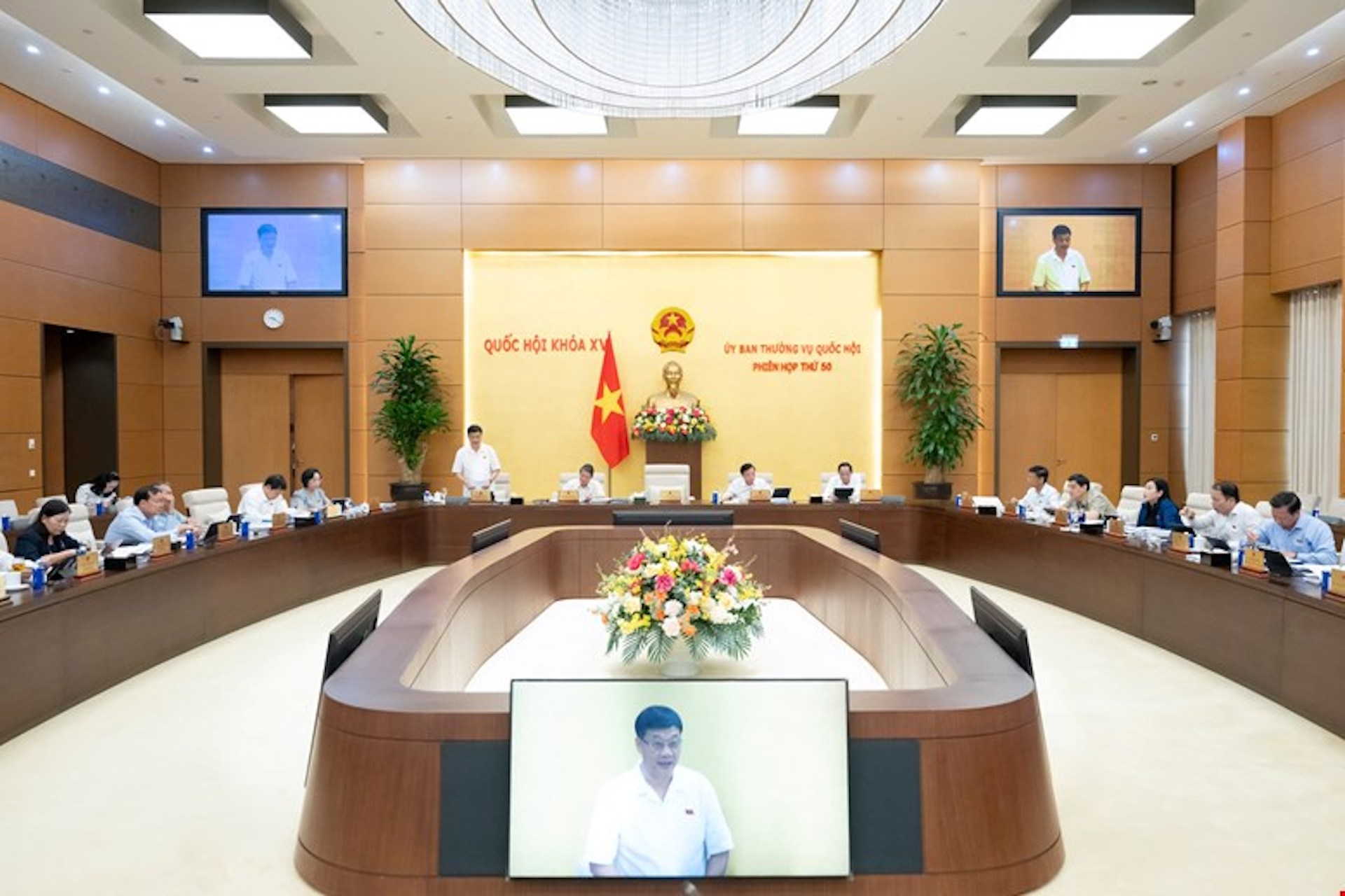 Phiên họp thứ 50 của Ủy ban Thường vụ Quốc hội: Kiên định mục tiêu ổn định kinh tế vĩ mô 