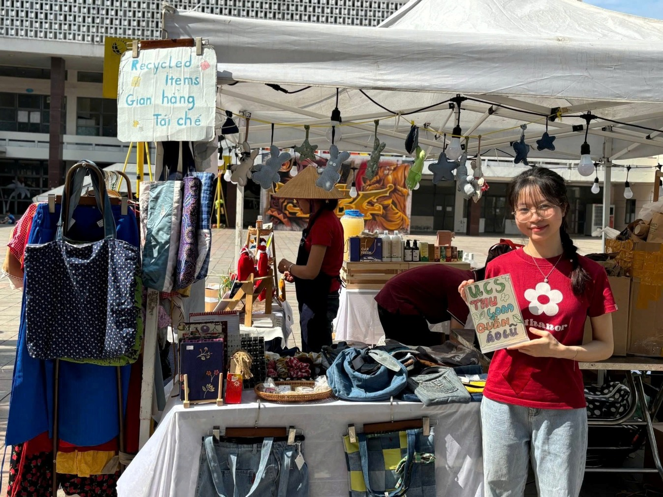 Quần áo cũ, lối sống mới