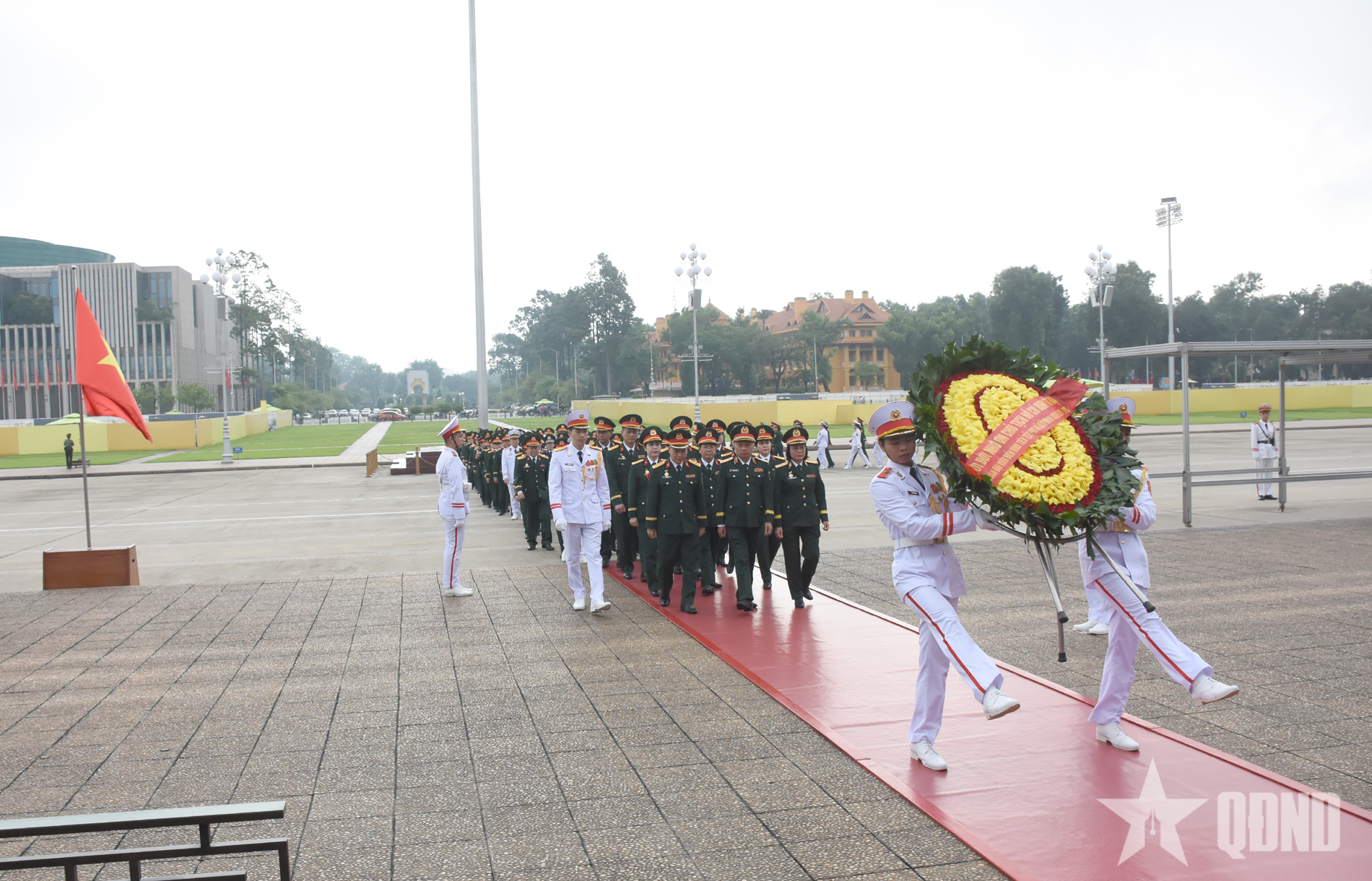 Đoàn đại biểu Điển hình tiên tiến Phụ nữ Quân đội giai đoạn 2020-2025 vào Lăng viếng Chủ tịch Hồ Chí Minh