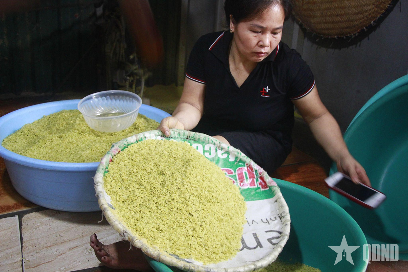 Giữ “hồn thu” Hà Nội qua từng hạt cốm Mễ Trì

