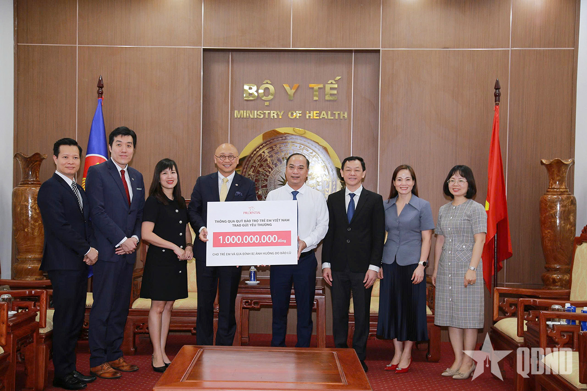 Tiếp nhận 1 tỷ đồng cho trẻ em và gia đình bị ảnh hưởng do bão lũ