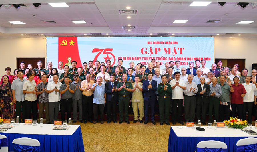 Giọt thời gian trong trang báo chiến sĩ   