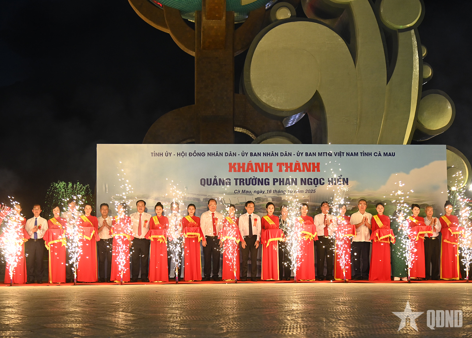 Cà Mau khánh thành 11 công trình trọng điểm chào mừng Đại hội Đảng bộ tỉnh lần thứ I