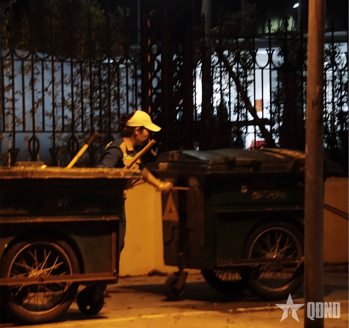 Đêm trắng của những người làm sạch đường phố

