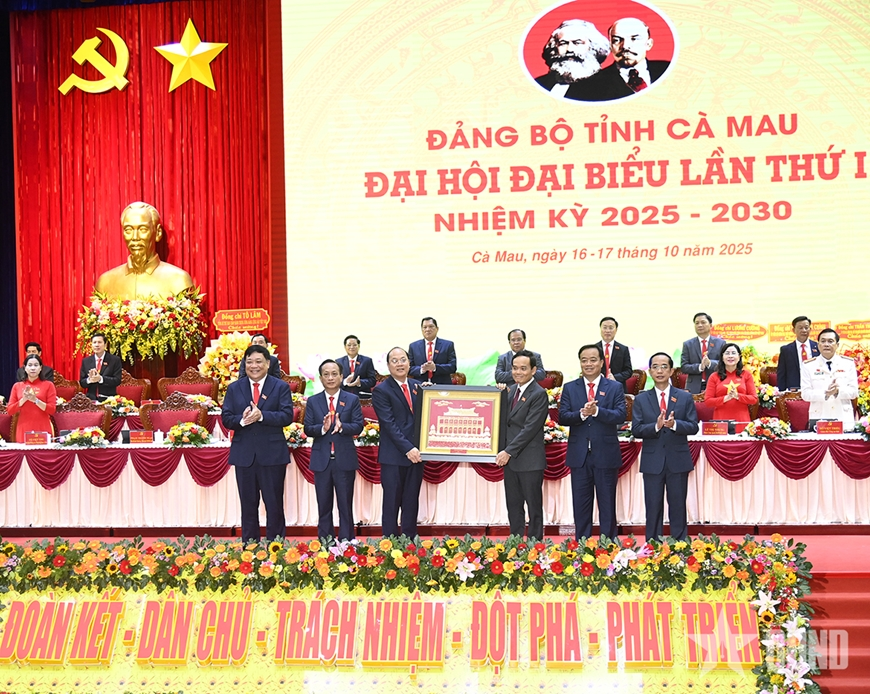 Cà Mau phấn đấu trở thành tỉnh phát triển toàn diện ở vùng cực Nam Tổ quốc