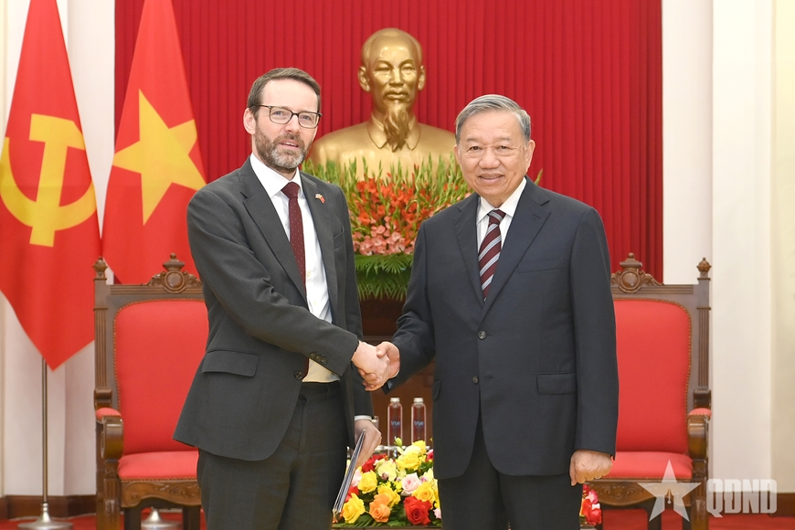 Tổng Bí thư Tô Lâm tiếp Đại sứ Anh tại Việt Nam