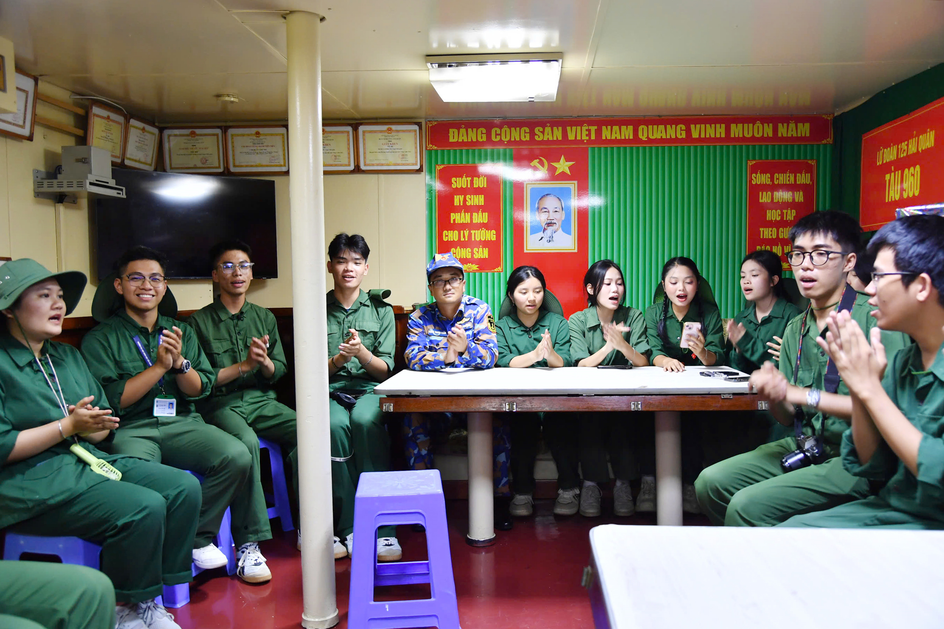 Lữ đoàn 125 (Vùng 2 Hải quân) nâng cao chất lượng tuyên truyền biển, đảo cho sinh viên