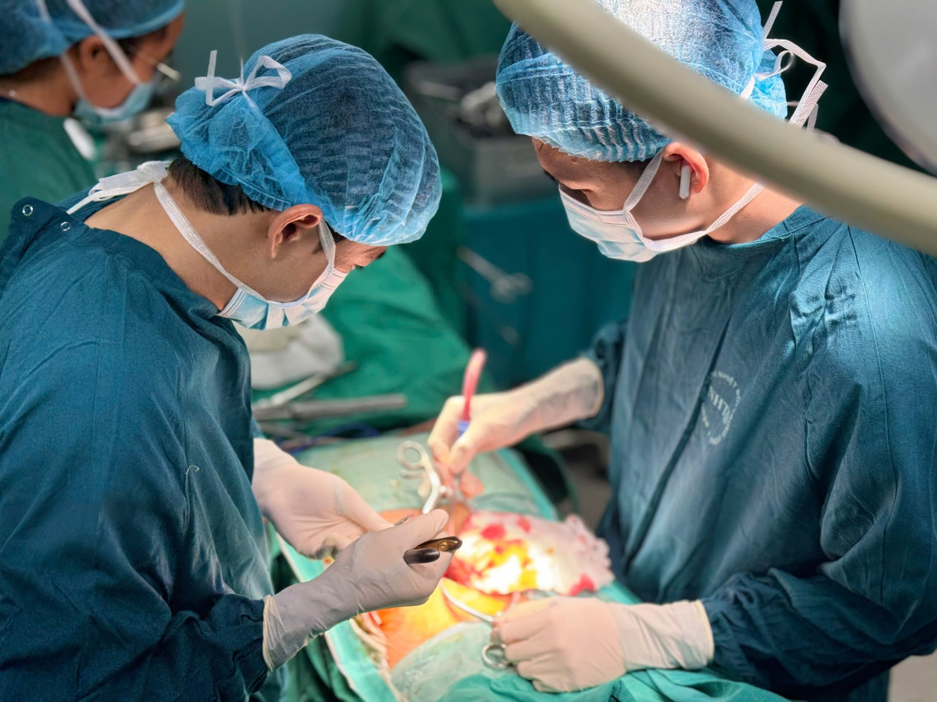 Điều trị thành công ca bệnh nhiễm trùng nặng, phức tạp sau mổ cột sống