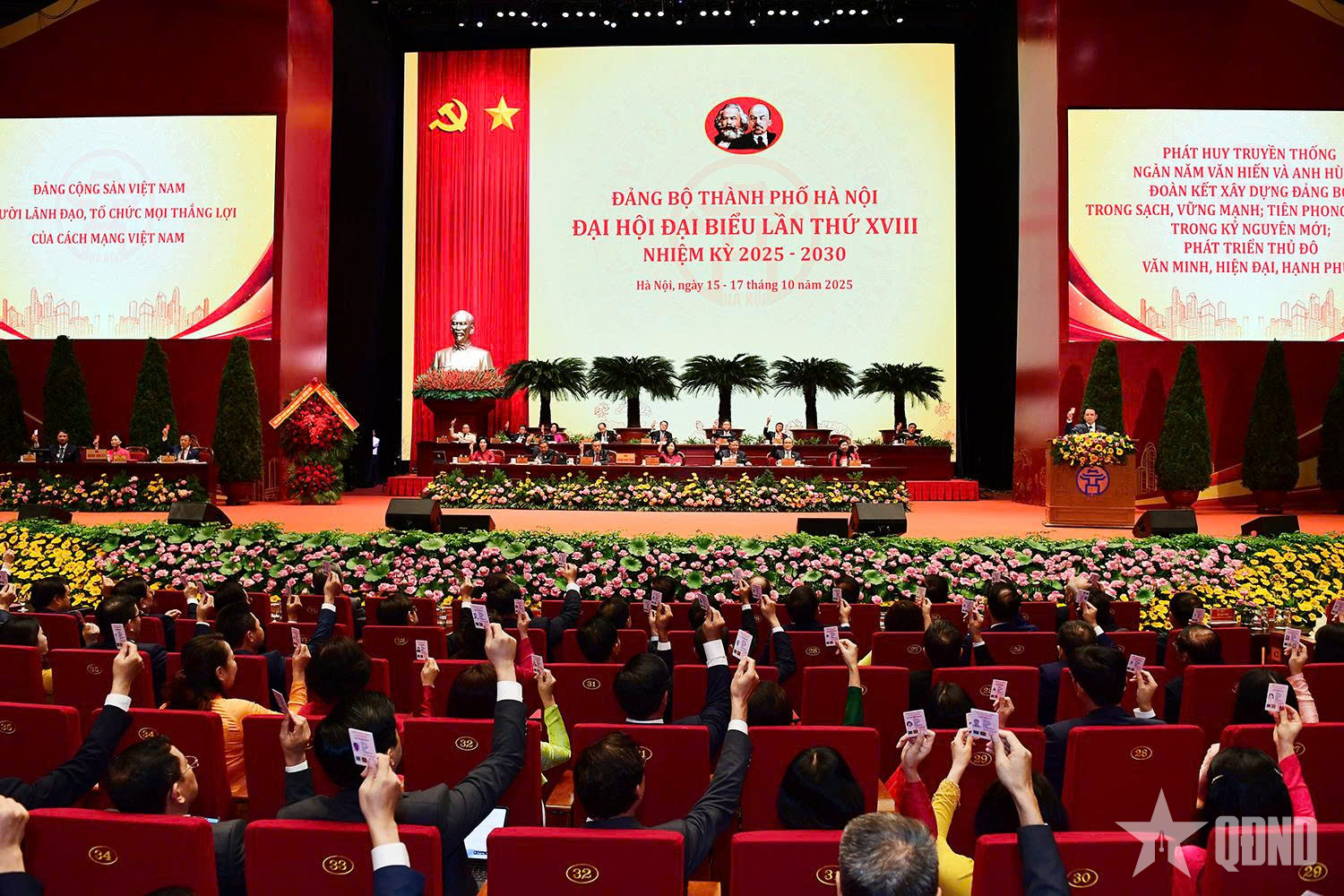 Hà Nội bứt phá nhiệm kỳ mới với 43 chỉ tiêu, 3 đột phá chiến lược, 10 nhóm giải pháp trọng tâm

