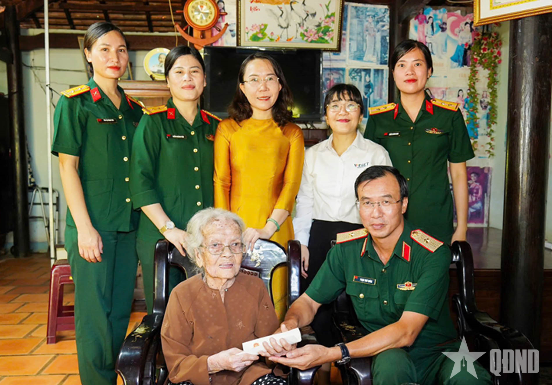 Phụ nữ lực lượng vũ trang TP Hồ Chí Minh hành trình về nguồn