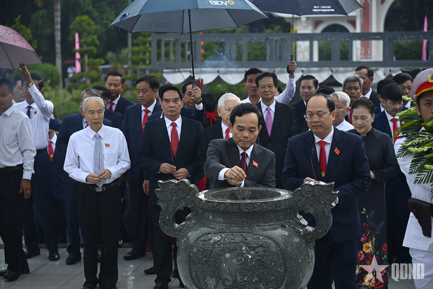 Lãnh đạo, nguyên lãnh đạo Đảng, Nhà nước, tỉnh Cà Mau dâng hương tưởng nhớ Chủ tịch Hồ Chí Minh