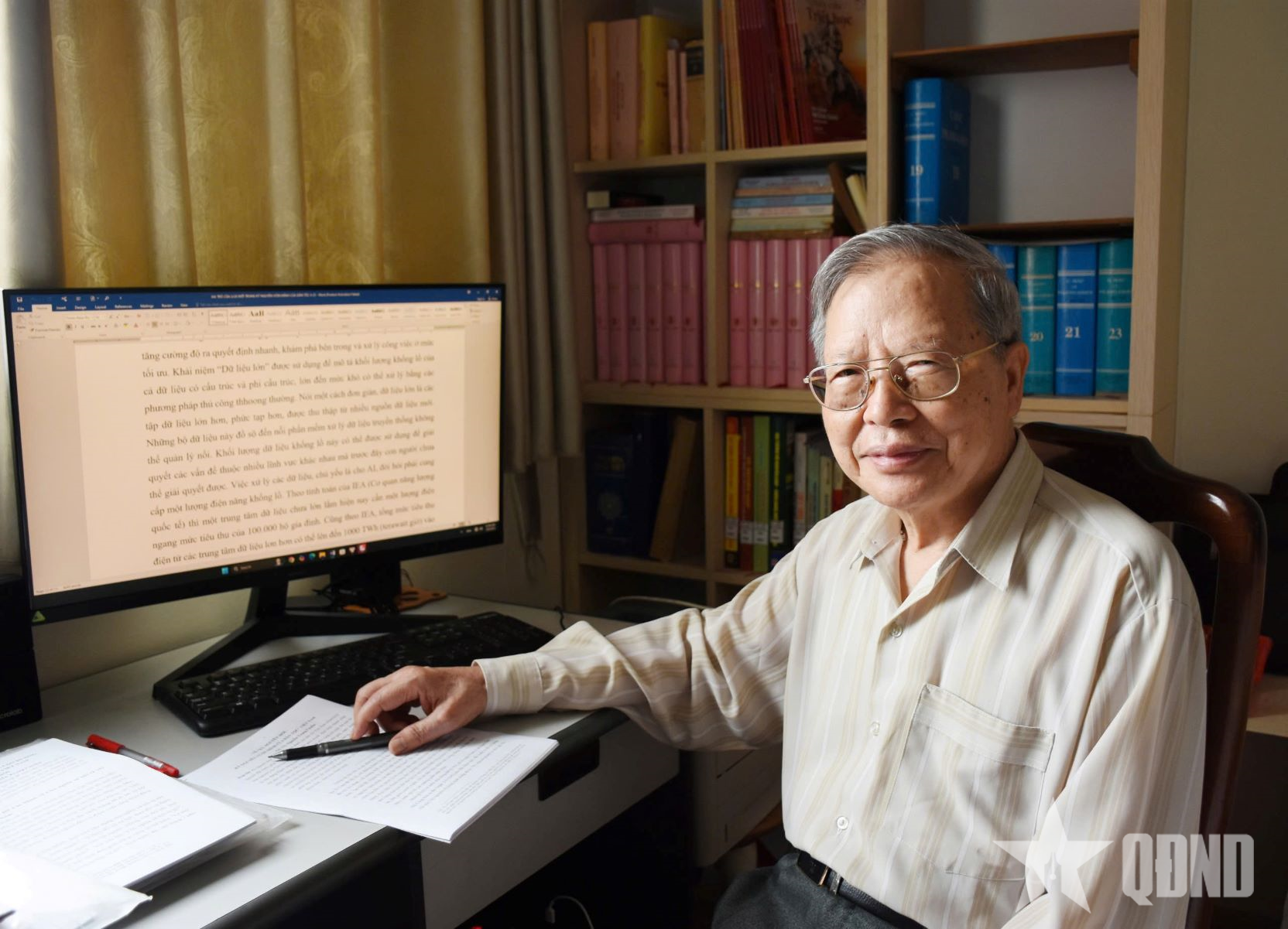 Tuổi 86 vẫn miệt mài làm việc hằng ngày