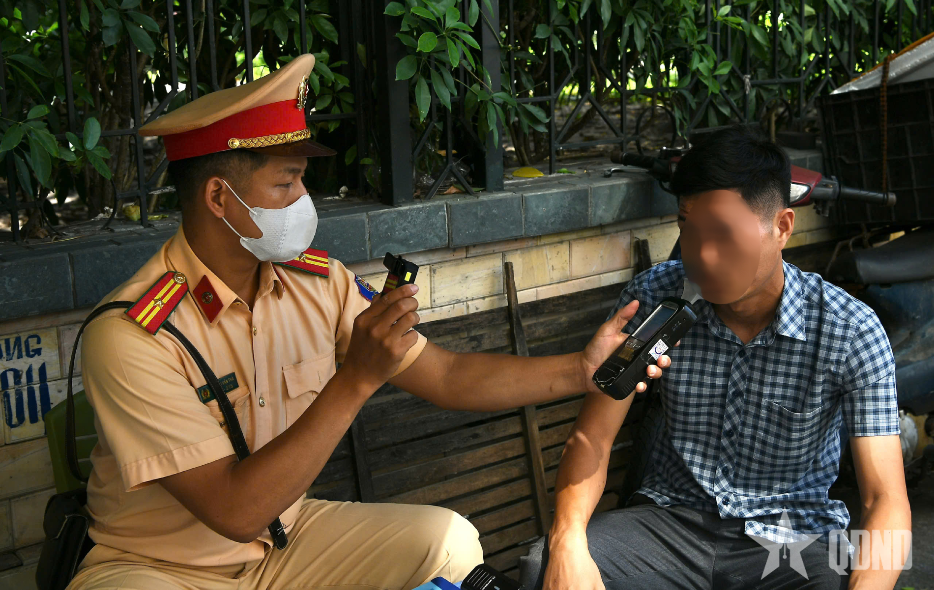 Hà Nội: Cảnh sát giao thông đồng loạt ra quân xử lý vi phạm nồng độ cồn