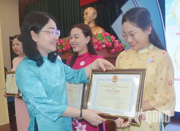 Thành phố Hồ Chí Minh: Tuyên dương 145 nữ lao động “Giỏi việc nước, đảm việc nhà”