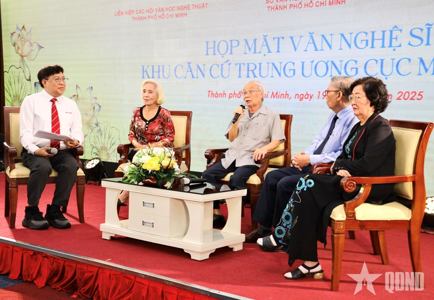 Cuộc hội ngộ nghĩa tình của văn nghệ sĩ Trung ương Cục miền Nam