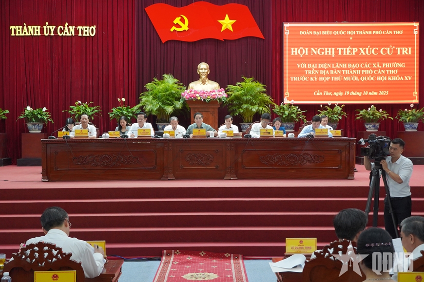Thủ tướng Phạm Minh Chính tiếp xúc cử tri tại TP Cần Thơ