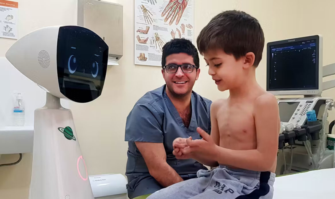 Robot trị liệu AI đồng hành với bệnh nhân