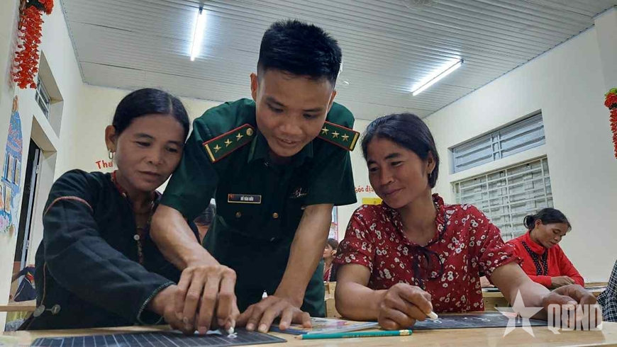 Đại úy Hồ Văn Hữu - thầy giáo quân hàm xanh "gieo chữ" trên dãy Trường Sơn