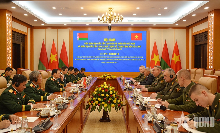 Đại tướng Nguyễn Tân Cương hội đàm với Tổng Tham mưu trưởng các Lực lượng vũ trang Belarus