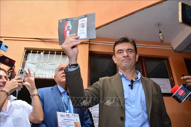 Ứng cử viên Rodrigo Paz đắc cử Tổng thống Bolivia