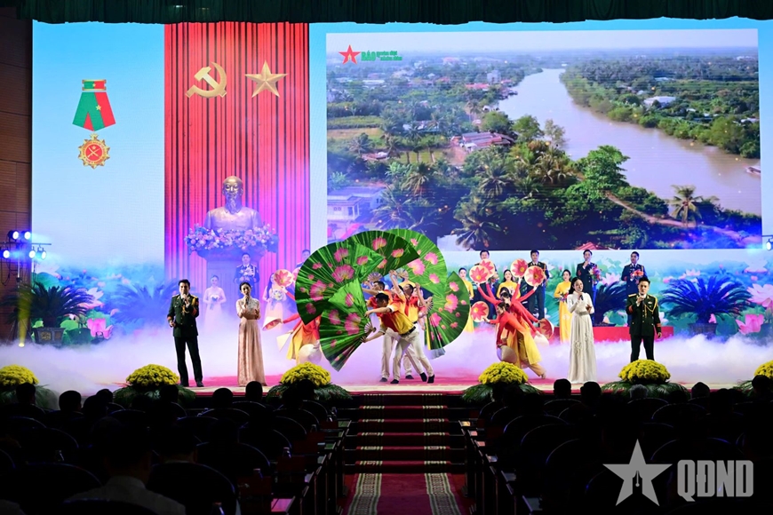 Báo Quân đội nhân dân đón nhận Huân chương Bảo vệ Tổ quốc hạng Ba và kỷ niệm 75 năm Ngày truyền thống