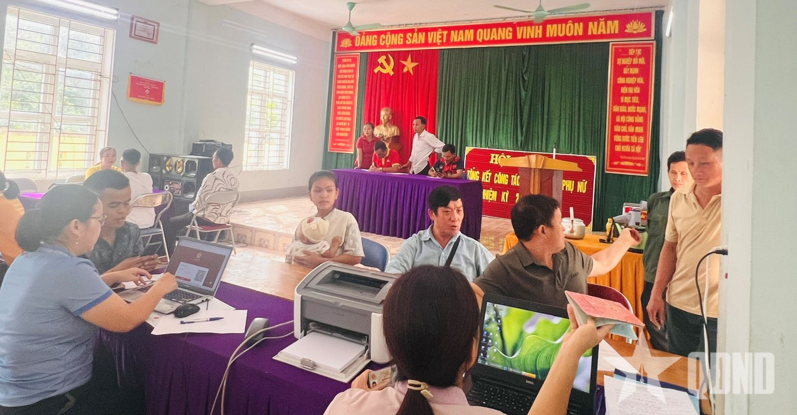 Những người “truyền đi ánh sáng của chính quyền cơ sở”