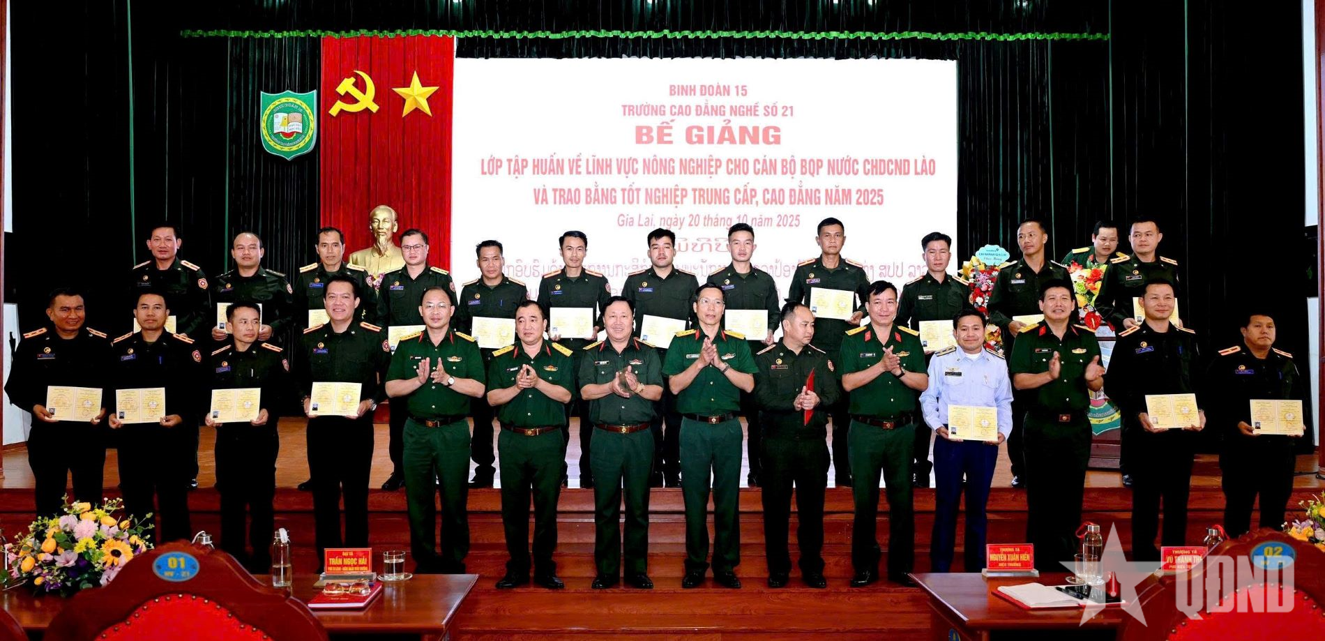 Trường Cao đẳng nghề số 21 bế giảng tập huấn cho 20 học viên Lào 