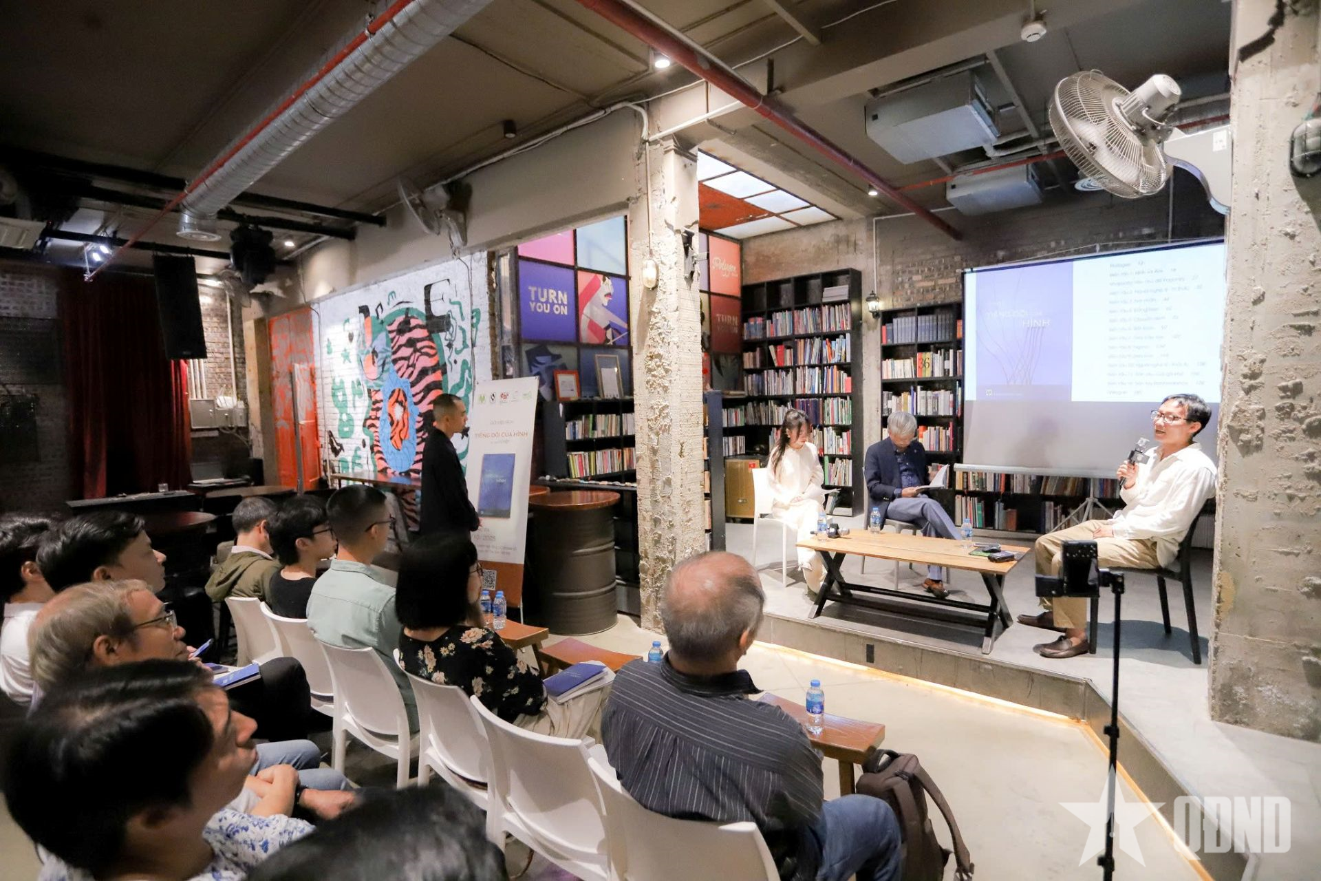 Ra mắt sách “Tiếng dội của Hình”