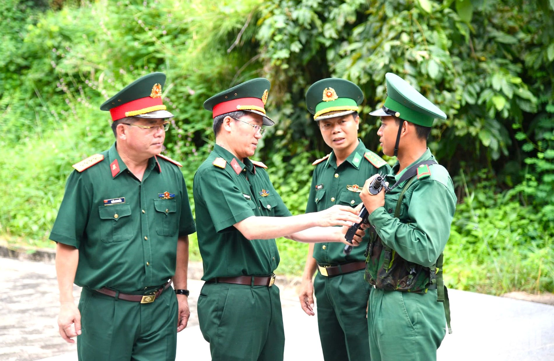 Quân khu 5 kiểm tra nhiệm vụ quân sự, quốc phòng tại Đoàn Kinh tế-Quốc phòng 737