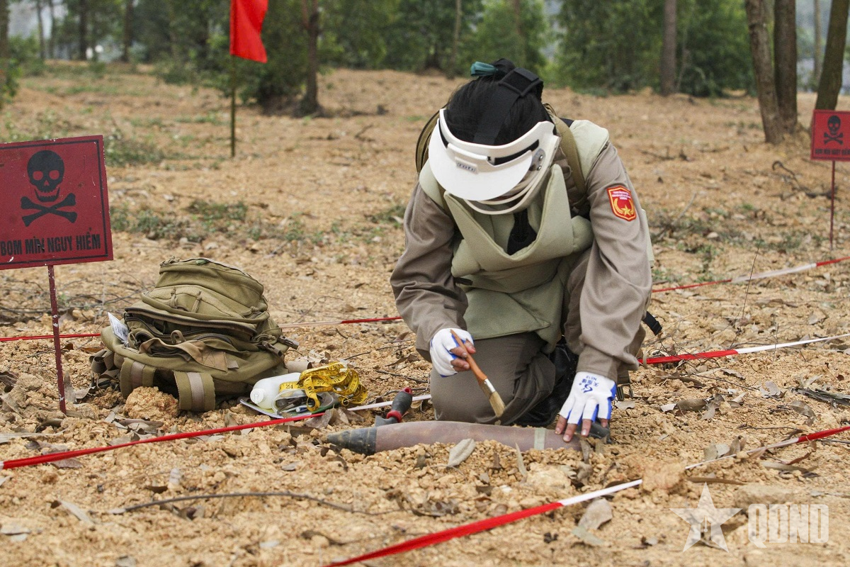 Đối ngoại quốc phòng - nhiệm vụ trọng yếu, thường xuyên của Quân đội trong thời bình - Bài 2: Khắc phục hậu quả chiến tranh, vun đắp hòa bình