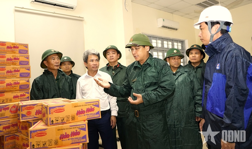 LLVT Quân khu 5 dốc sức giúp dân phòng, chống bão số 12