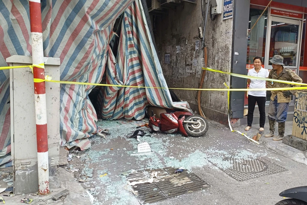 Một người đi đường tử vong do vật liệu từ nhà đang tháo dỡ rơi trúng tại phường Văn Miếu - Quốc Tử Giám (Hà Nội)