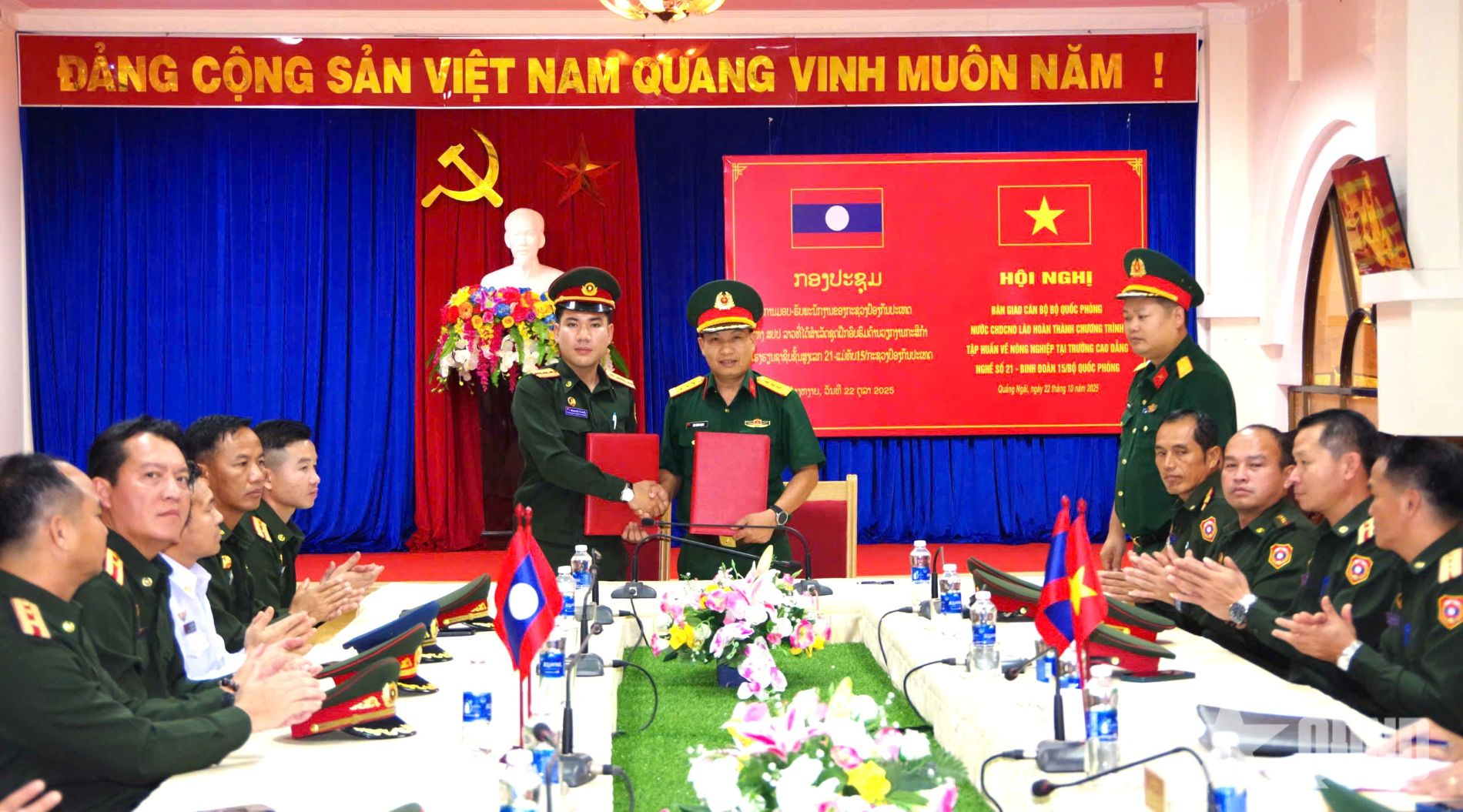Binh đoàn 15 bàn giao học viên Bộ Quốc phòng Lào hoàn thành khóa tập huấn về nông nghiệp