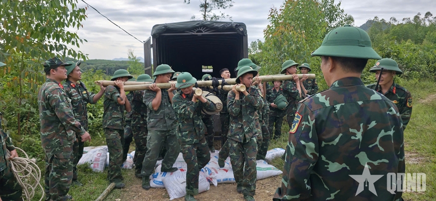 Bộ CHQS tỉnh Phú Thọ di dời và tiêu hủy quả bom nặng 300kg