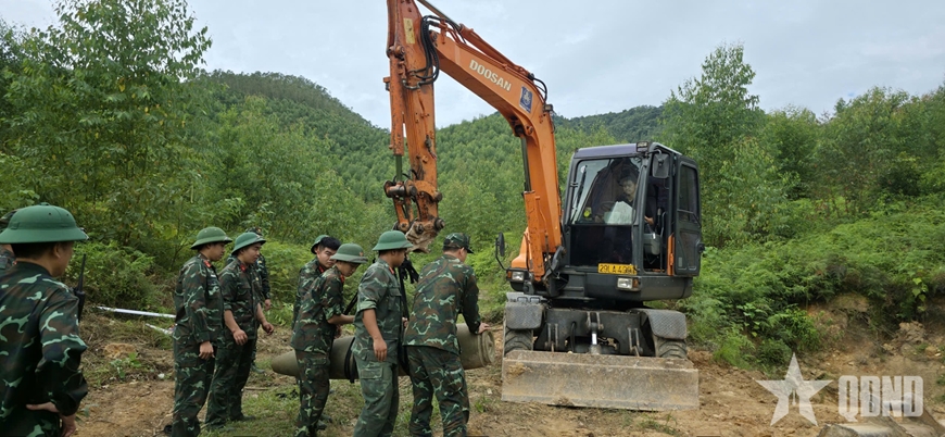 Bộ CHQS tỉnh Phú Thọ di dời và tiêu hủy quả bom nặng 300kg