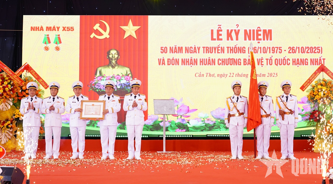 Nhà máy X55 Hải quân Kỷ niệm 50 năm Ngày truyền thống và đón nhận Huân chương Bảo vệ Tổ quốc hạng Nhất